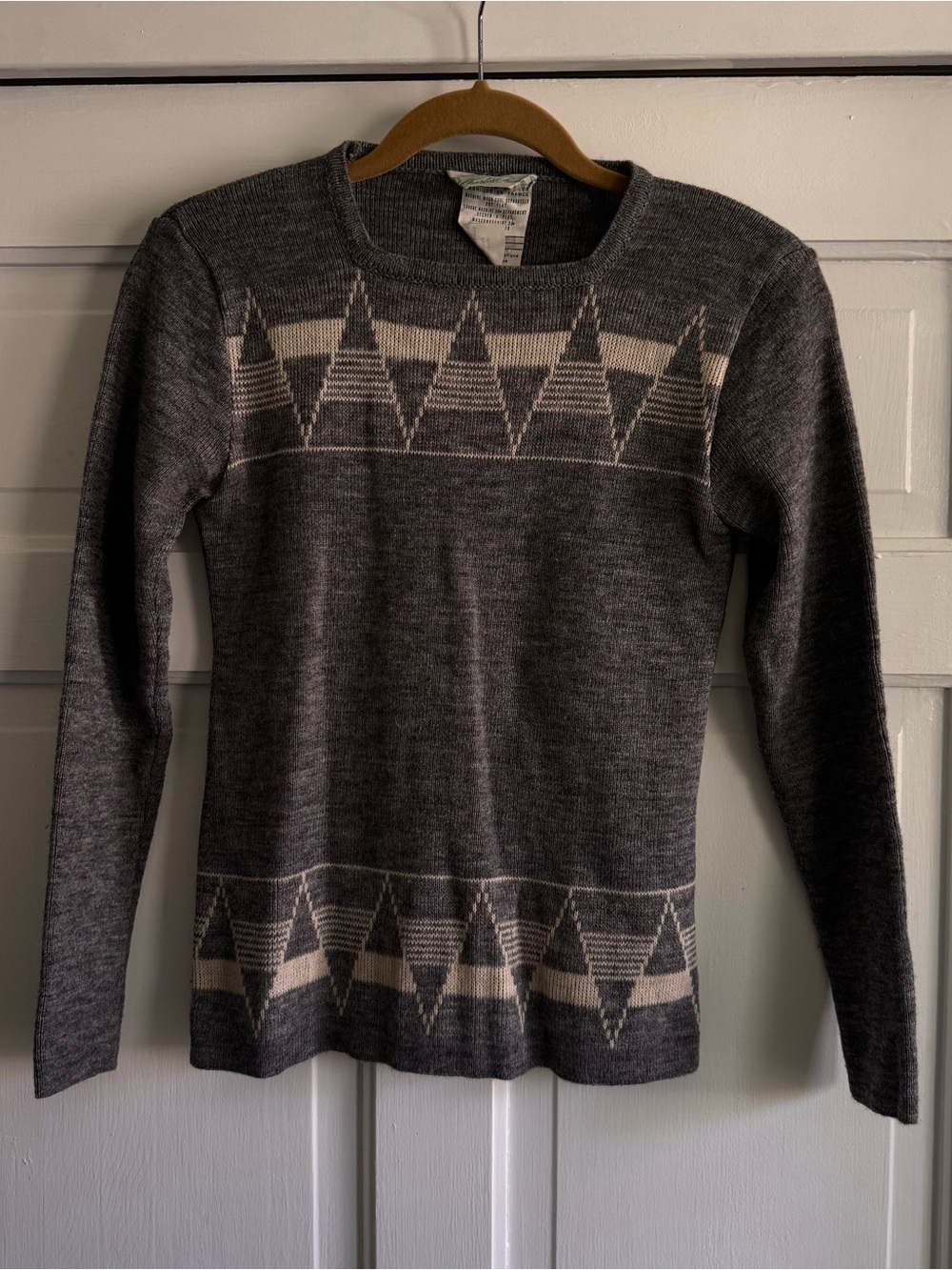 Vintage Charles Sumner Boston Women’s Gray Sweater Size XS Made in France